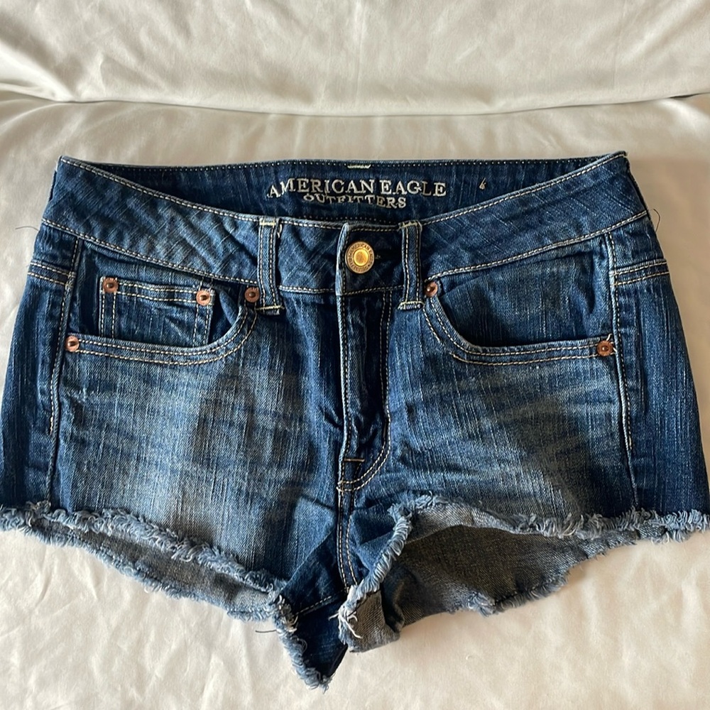 AEO mid rise stretch shorts